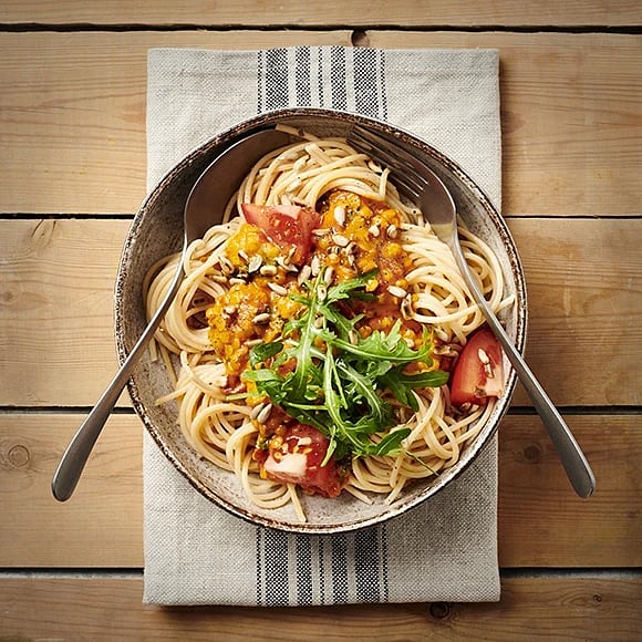 Pasta med basilika- och tomatsås | Recept 