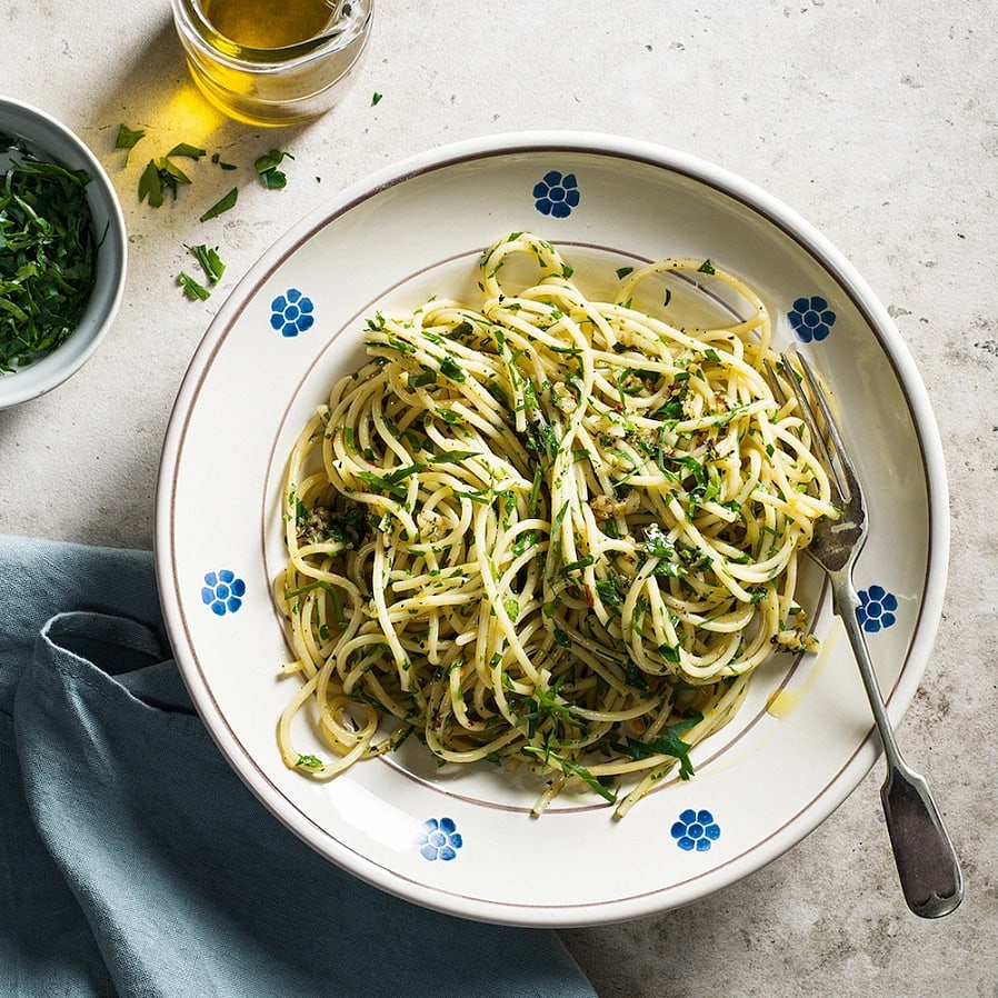 Pasta aglio e olio – Spaghetti med vitlök, persilja och chili
