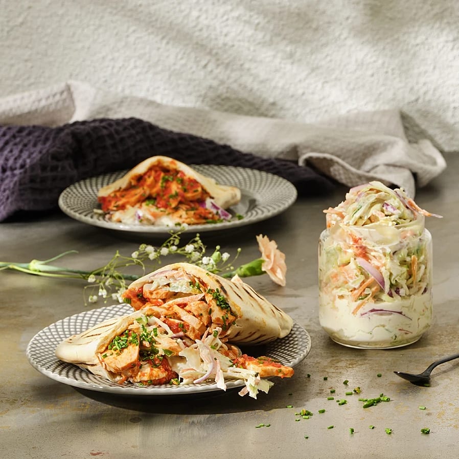 Kycklingkebab med ajvar relish och gurk-coleslaw