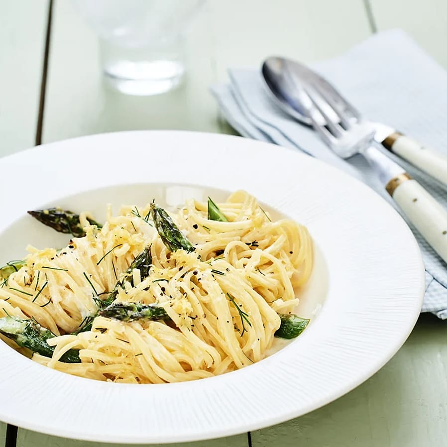Spaghetti med sparris, dill och citron | Recept 
