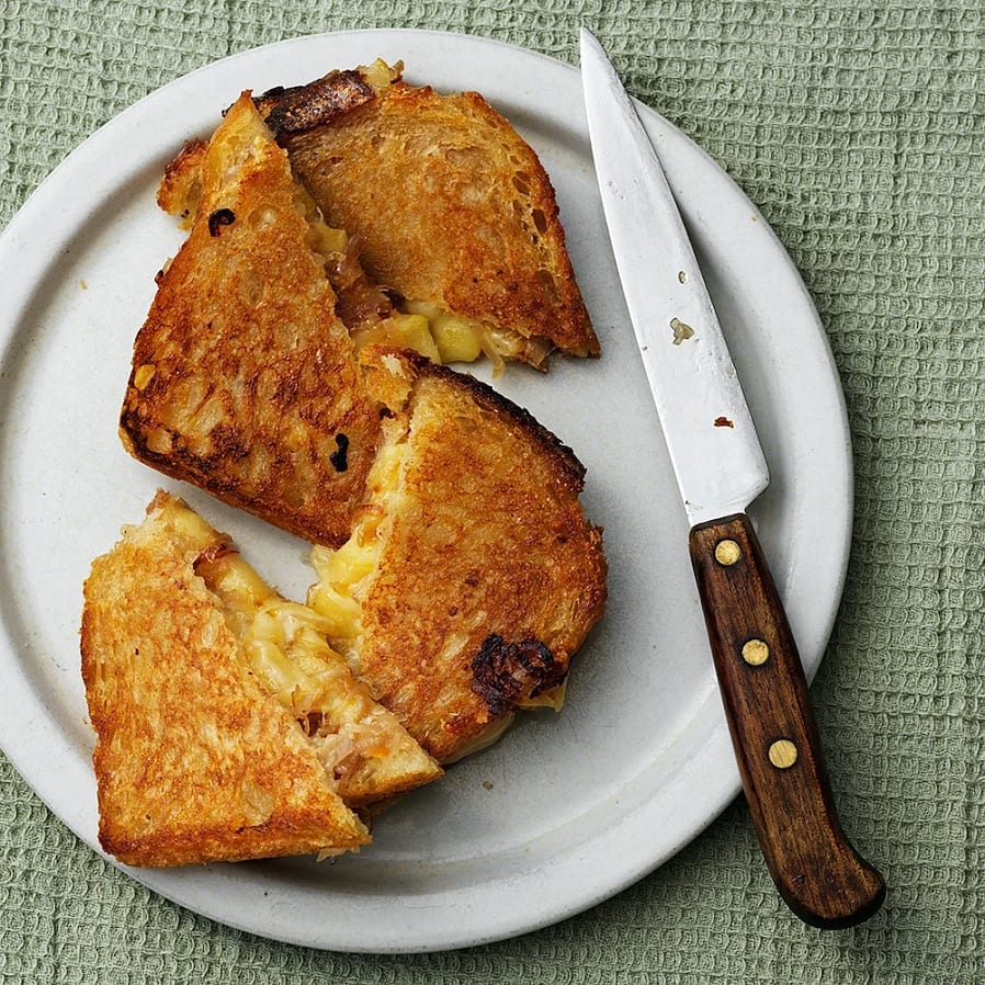 Grilled cheese med äpple