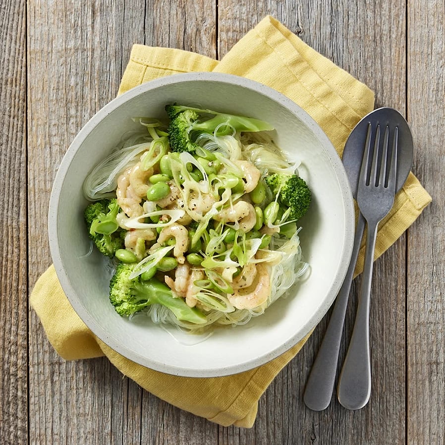 Räkor i grön curry med nudlar och broccoli