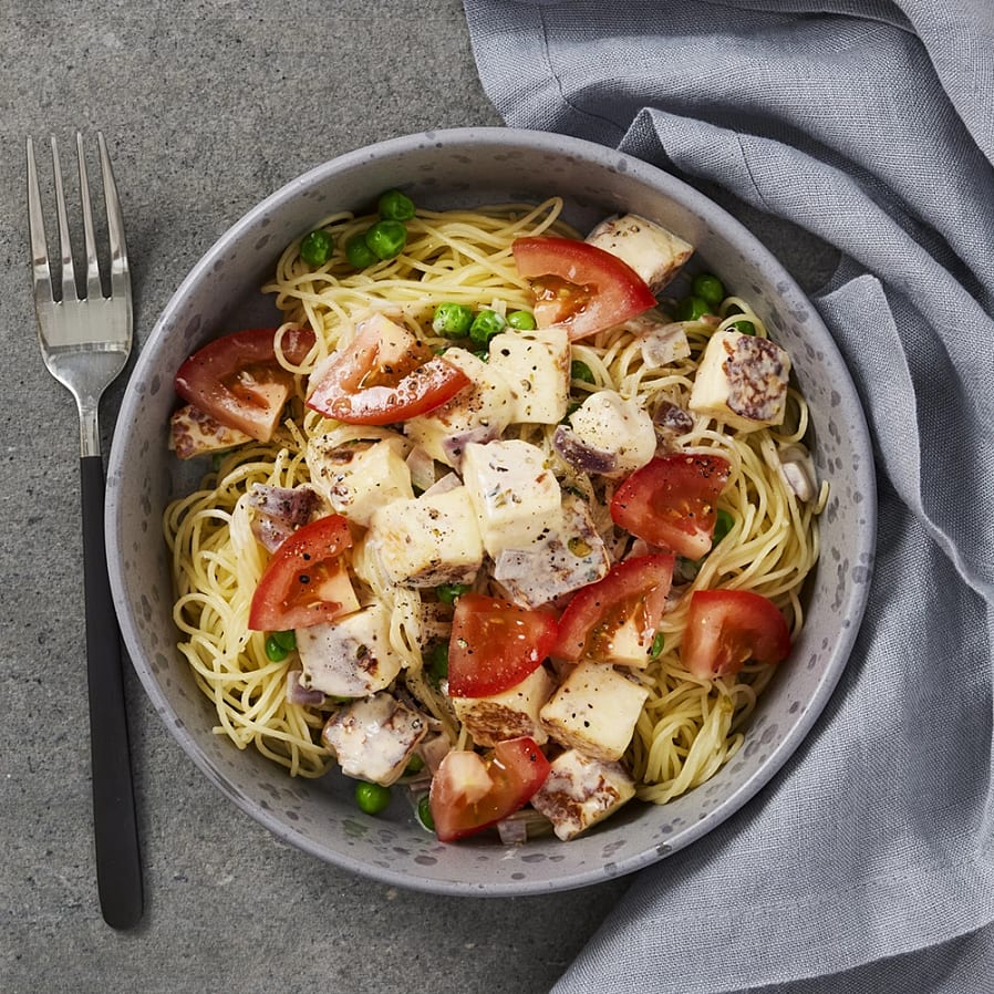 Grillsostpasta med tomatsallad