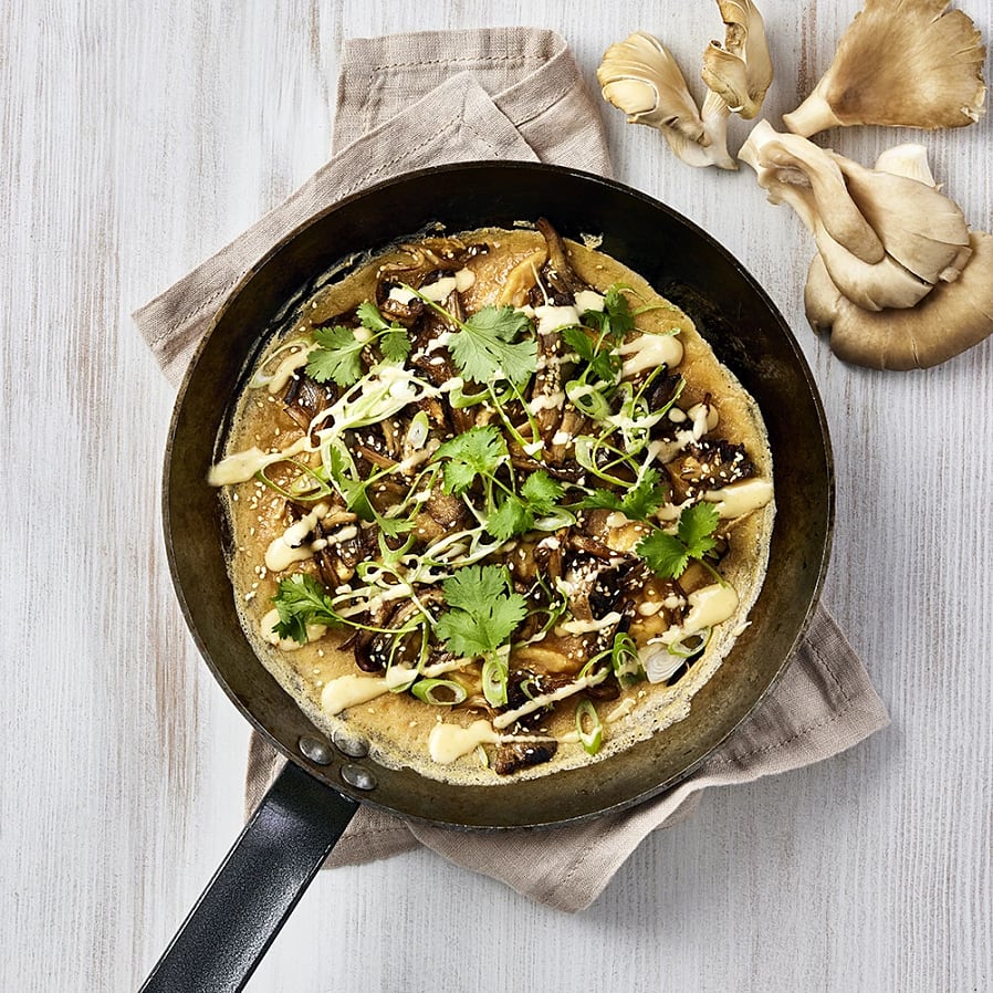 Asiatisk omelett med ostronskivling, salladslök och misomajonnäs 