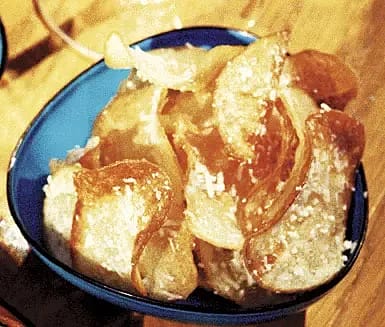Potatischips med riven ost