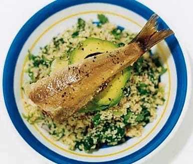 Couscous-sallad med rökt fisk