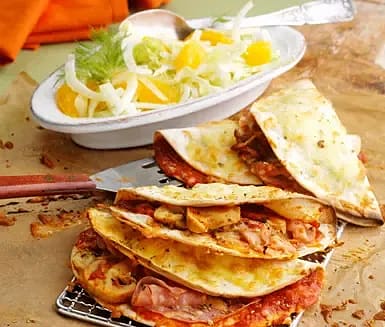 Tortillapizza ”calzone” med apelsinkål