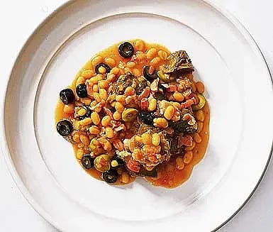 Köttgryta med oliver & bönor