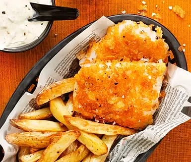Fish’n chips - Frasig fisk med remouladsås och potatisklyftor