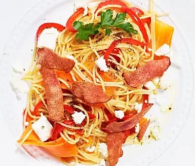 Spaghetti med paprika och salladsost