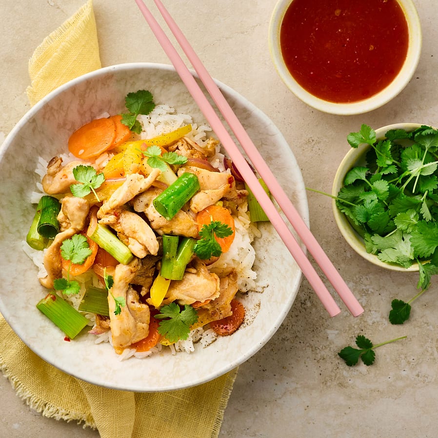 Kycklingwok med sweet chilisås och grönsaker
