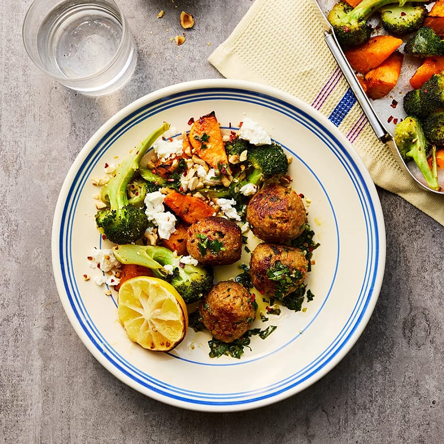 Chimichurribullar med vitlöksrostad broccoli