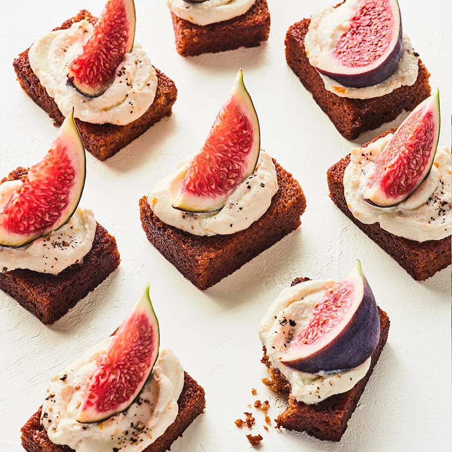 Rostad pepparkaka med apelsinricotta och fikon