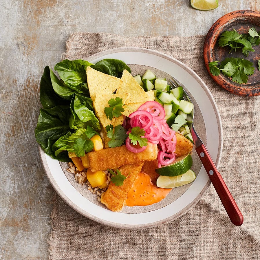 Bowl med fiskpinnar och mango