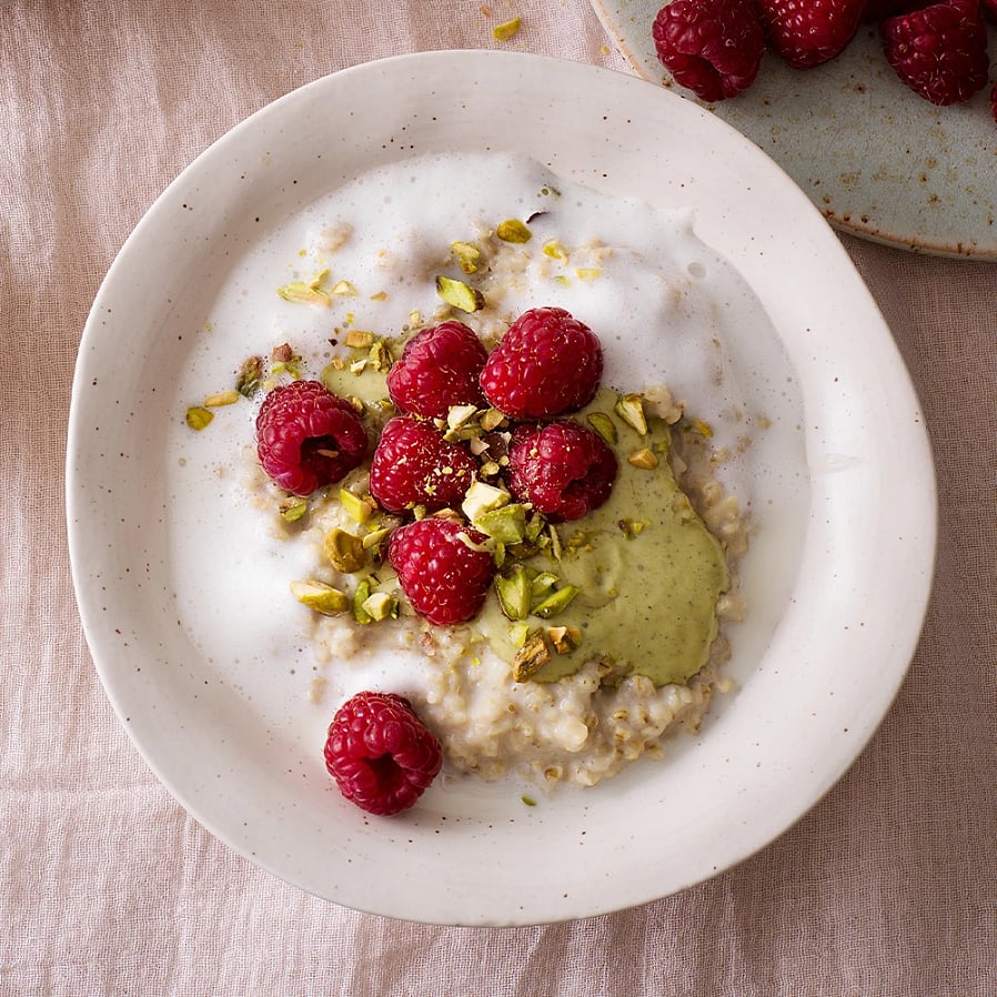 Steel cuts oats med hallon och pistagekräm