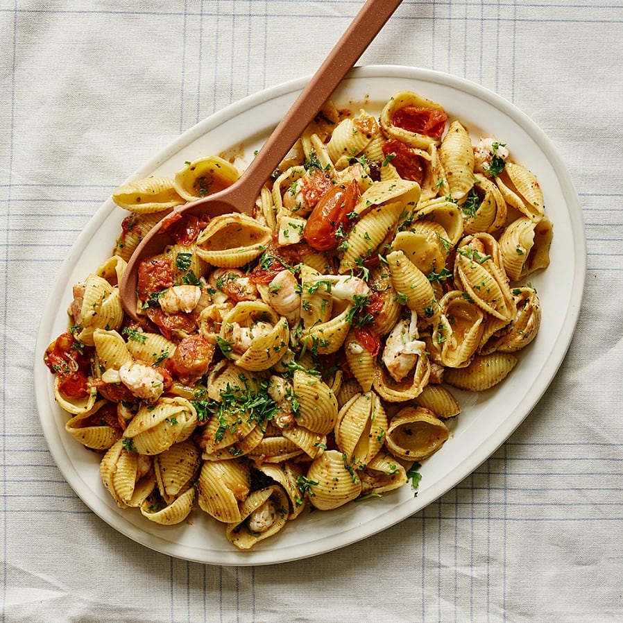 Snäckpasta med havskräftor och körsbärstomater