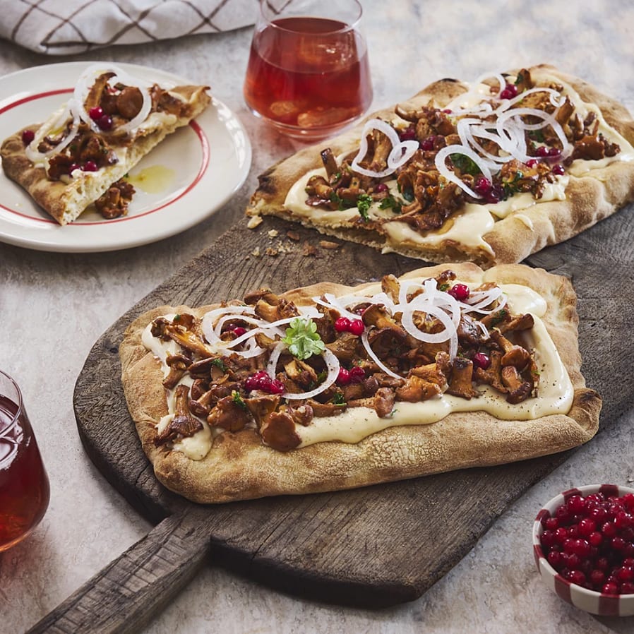 Kantarellpinsa med ostkräm