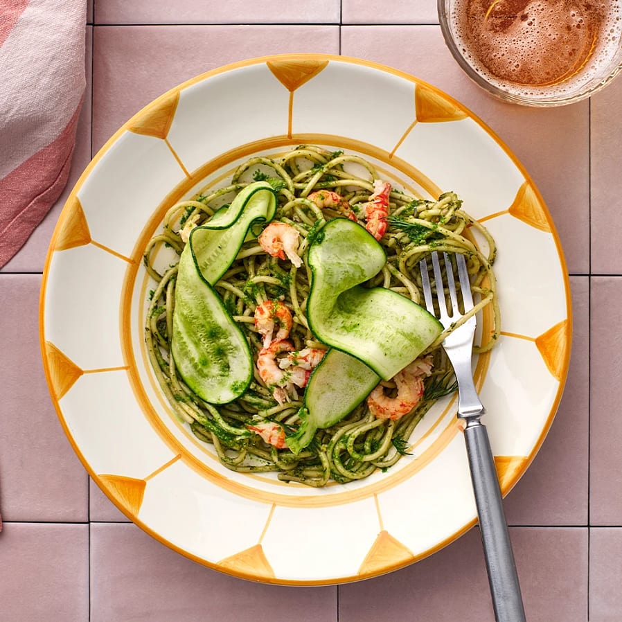 Pasta med dillpesto, kräftor och zucchini
