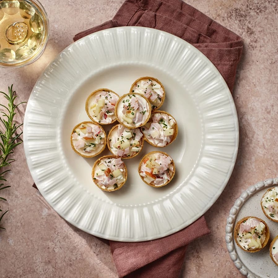 Krispig krustad med skinkröra och äpple