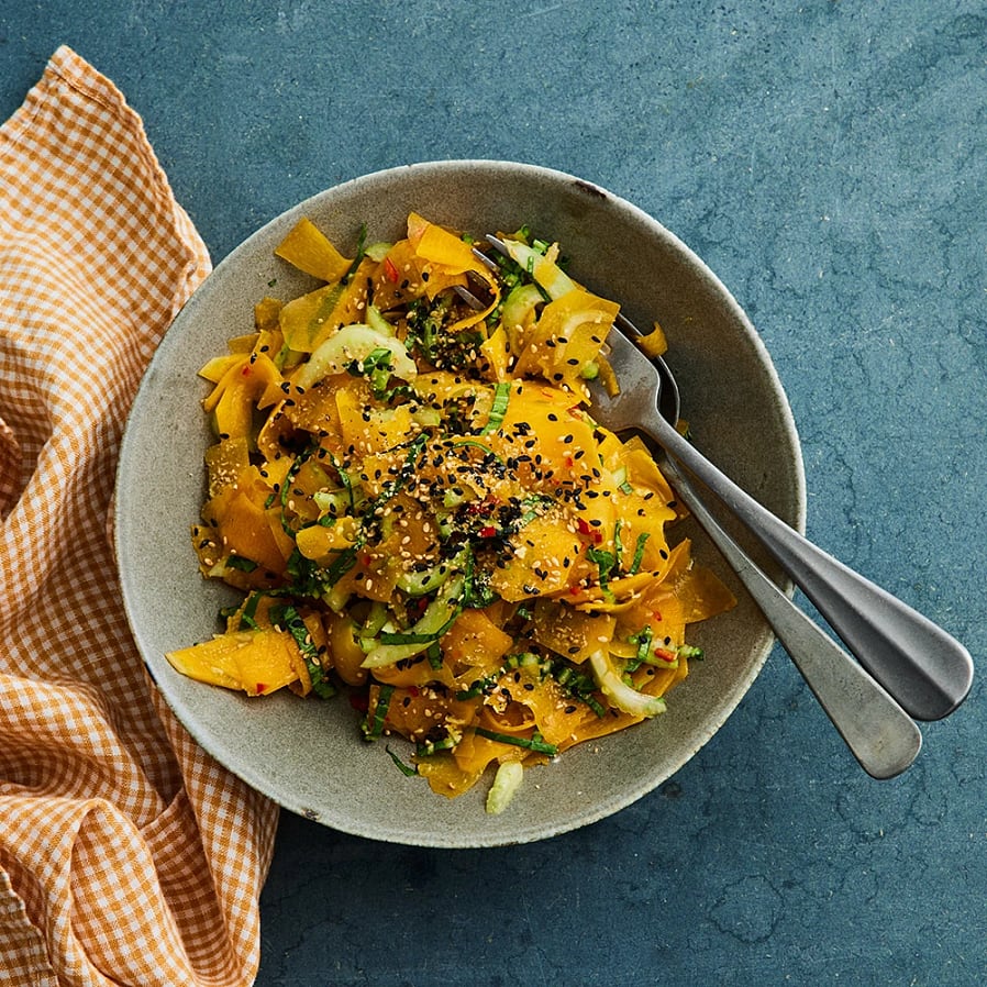 Råhyvlad pumpa med chili- och limevinägrett