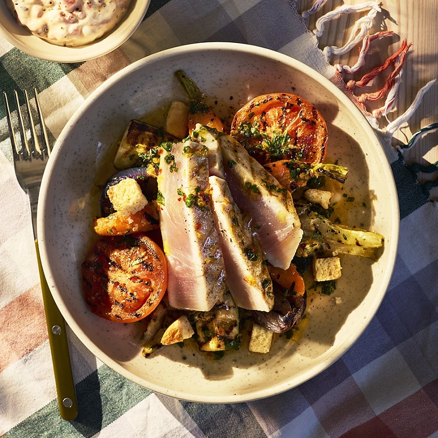 Grillad tonfisk med primörer och paprikamajonnäs