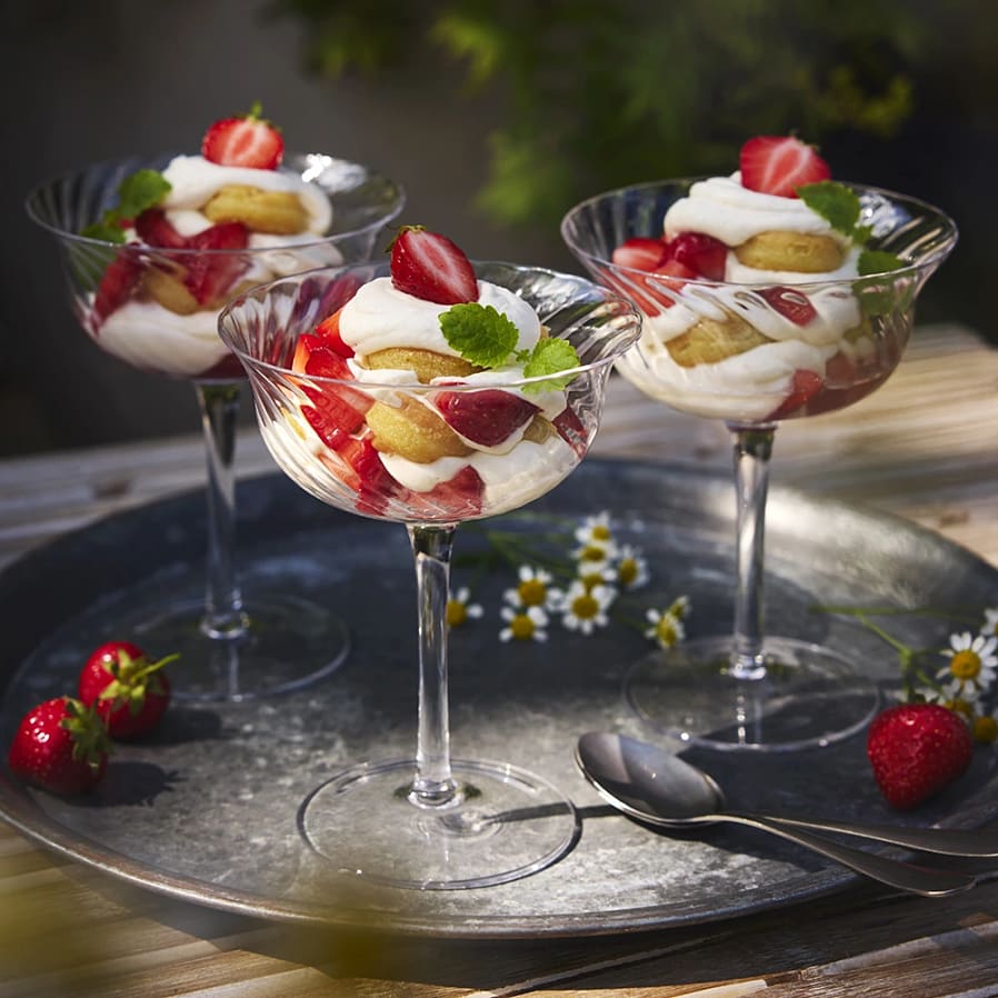 Tiramisu med jordgubbar och punschgrädde