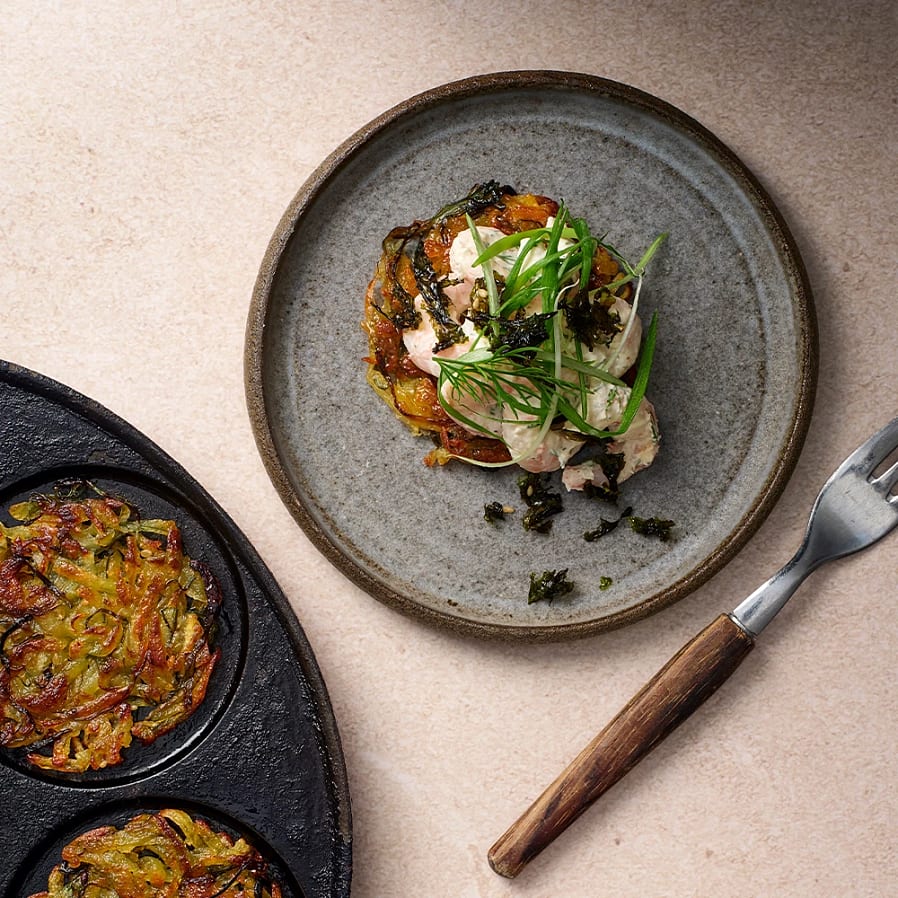 Små rårakor med sjögrässallad och räkröra