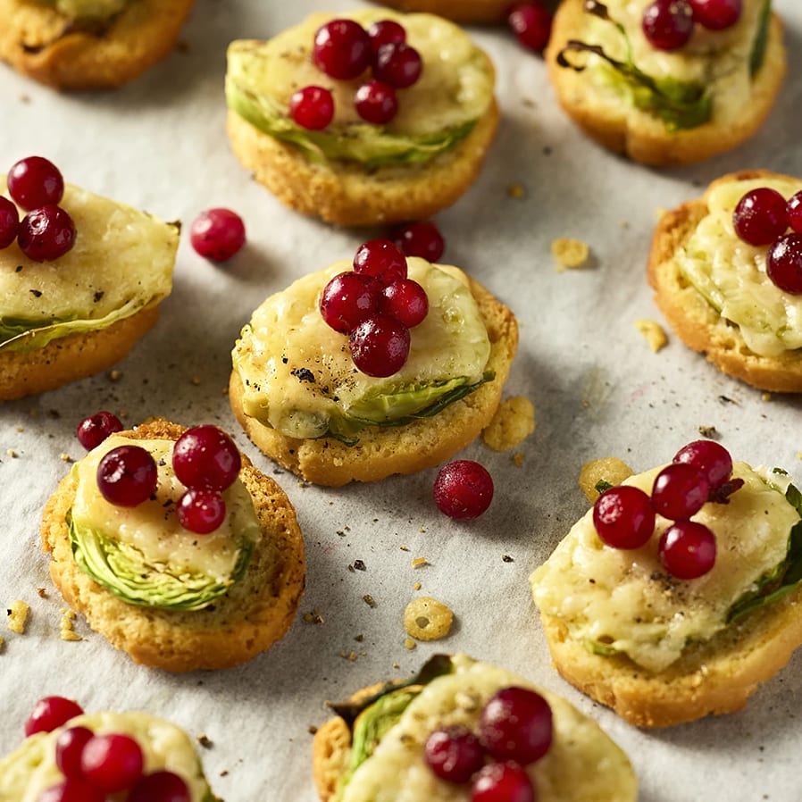Brysselkål på crostini gratinerad med Västerbottensost