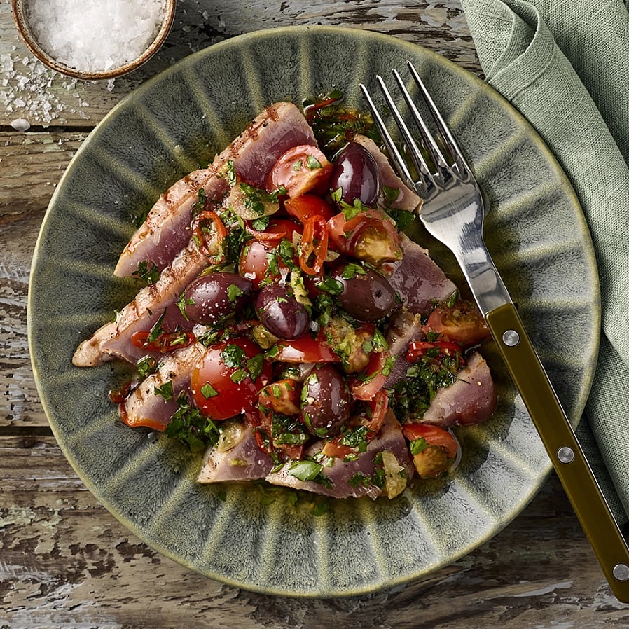 Grillad tonfisk med tomat- och olivsalsa