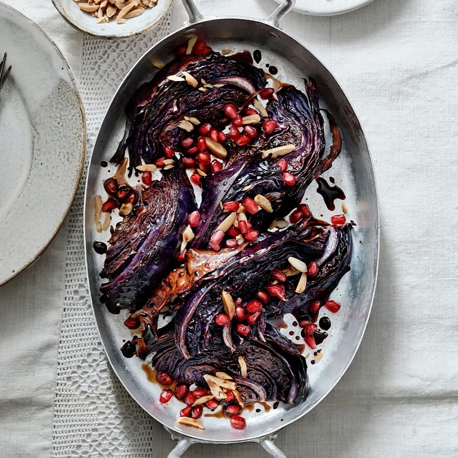 Rostad rödkål med balsamicohonung, mandel och granatäpple