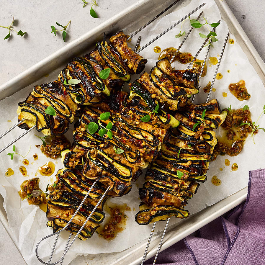 Grillade zucchini och auberginspett