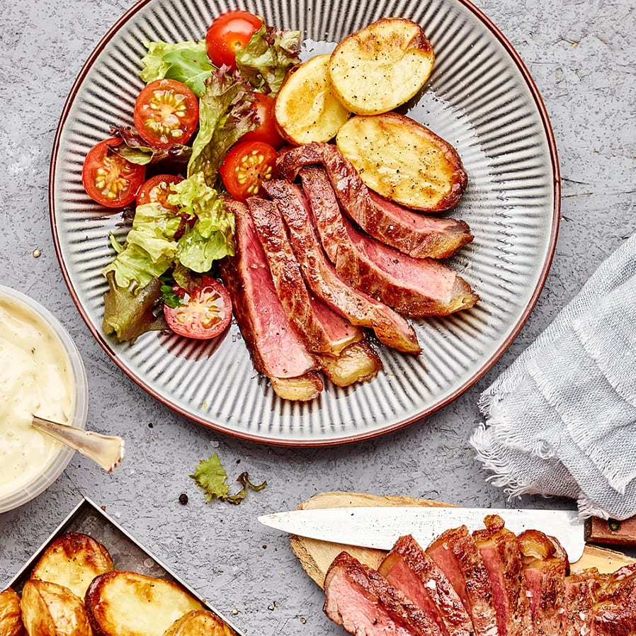 Ryggbiff med bearnaise och ugnsrostad potatis