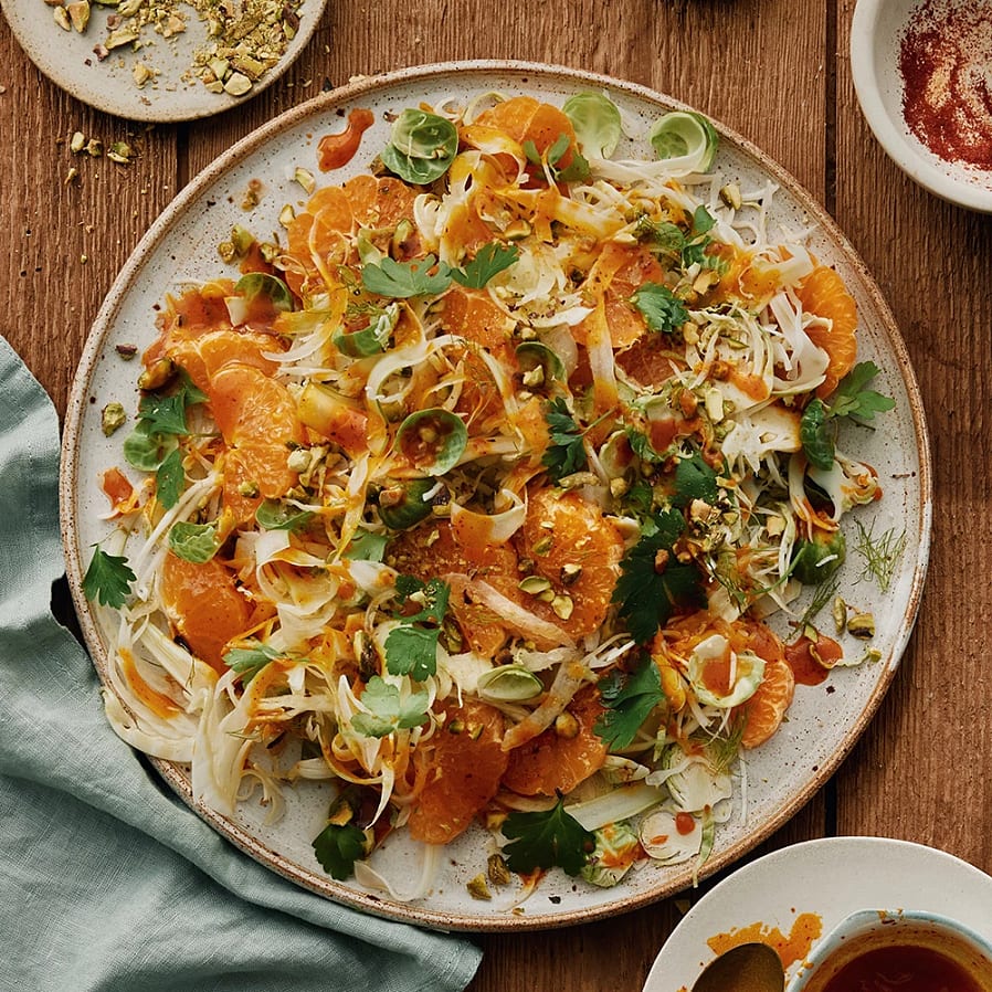 Kålsallad med clementin och saffransdressing