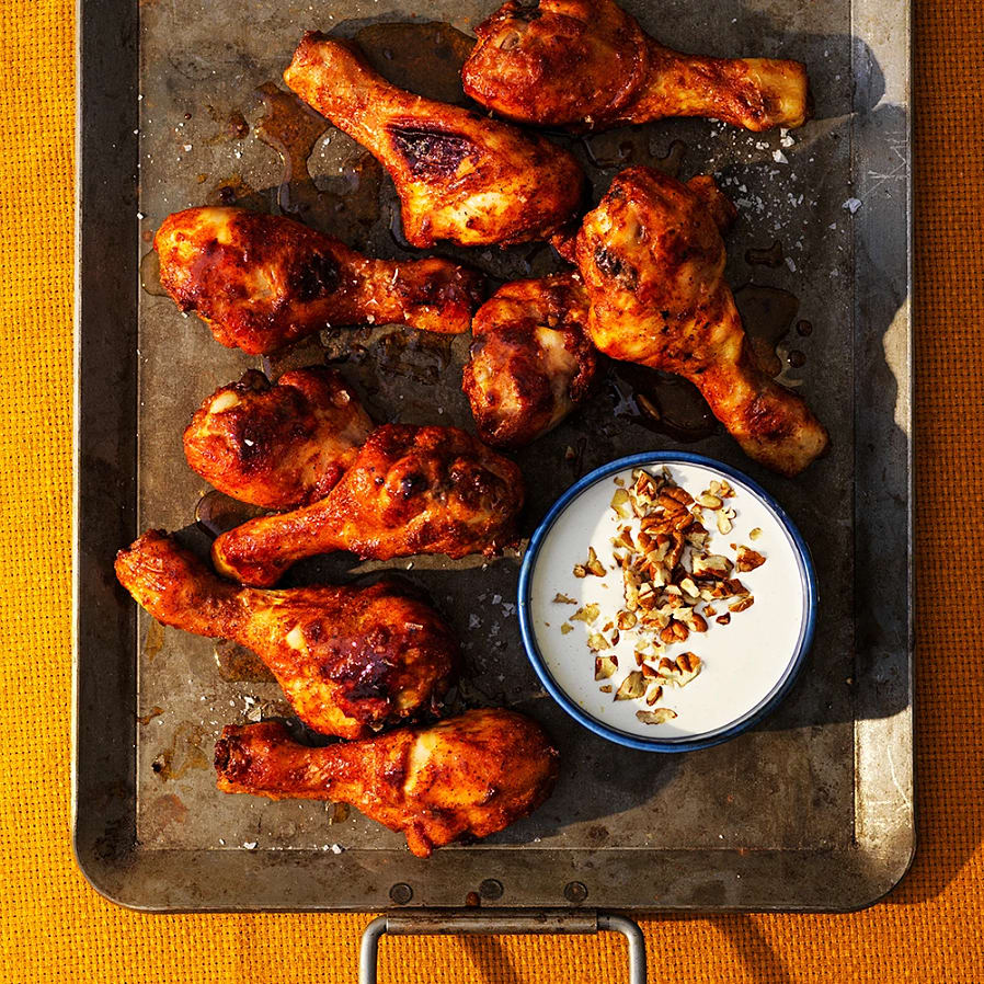 BBQ drumsticks med blue cheese och pekannötter