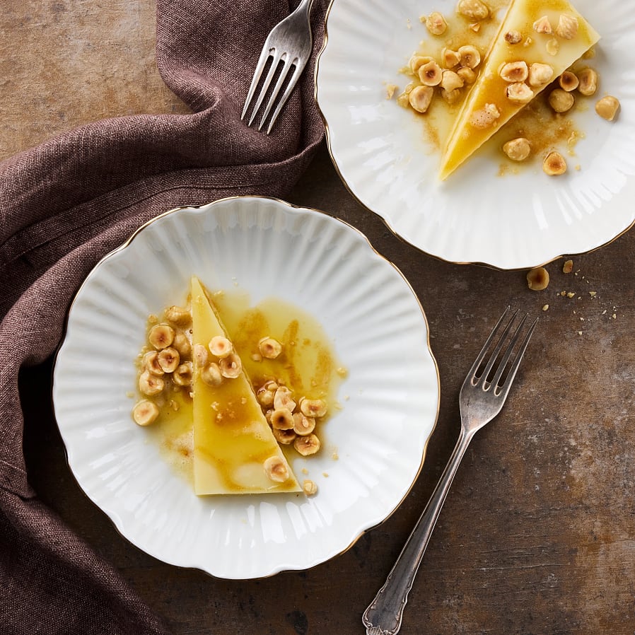 Comté med brynt smör och hasselnötter