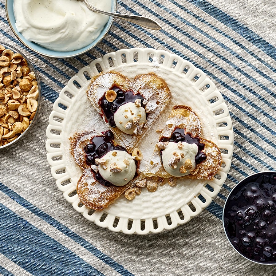 Våfflor med blåbärssås och vaniljmascarpone