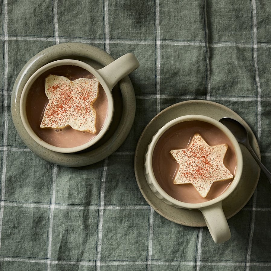 Kryddig varm choklad med fryst grädde