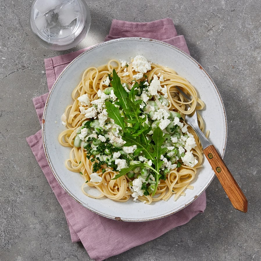 Krämig pasta med fetaost och ruccola