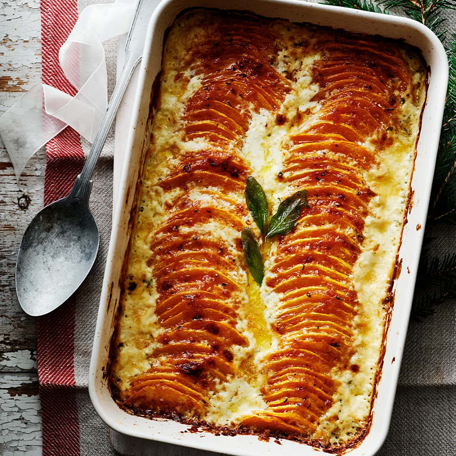 Butternutgratäng med cheddar och salvia