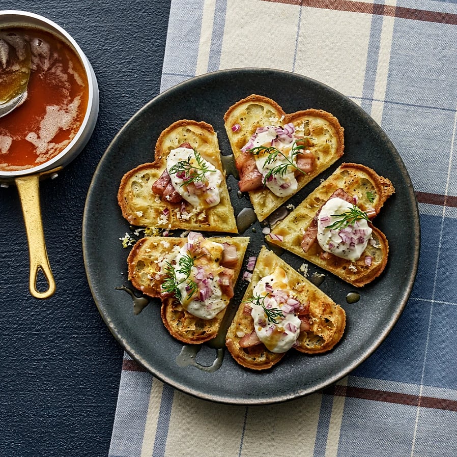 Våffelhjärtan med matjessill och brynt smör