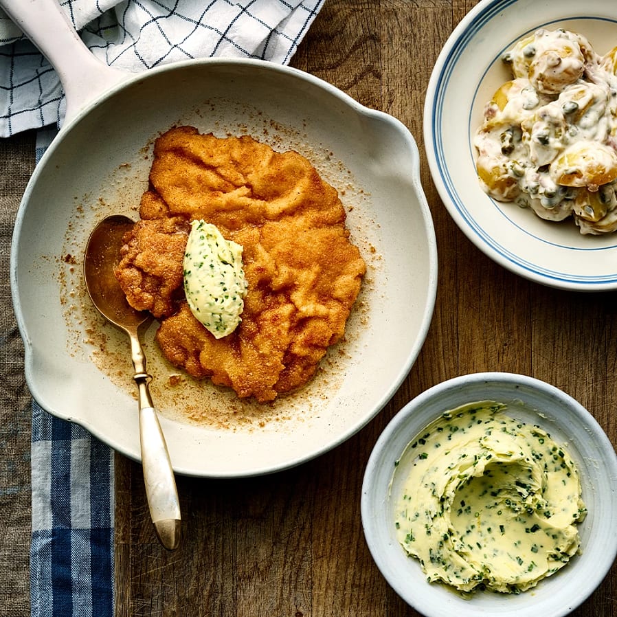 Panerad schnitzel med krämig potatissallad