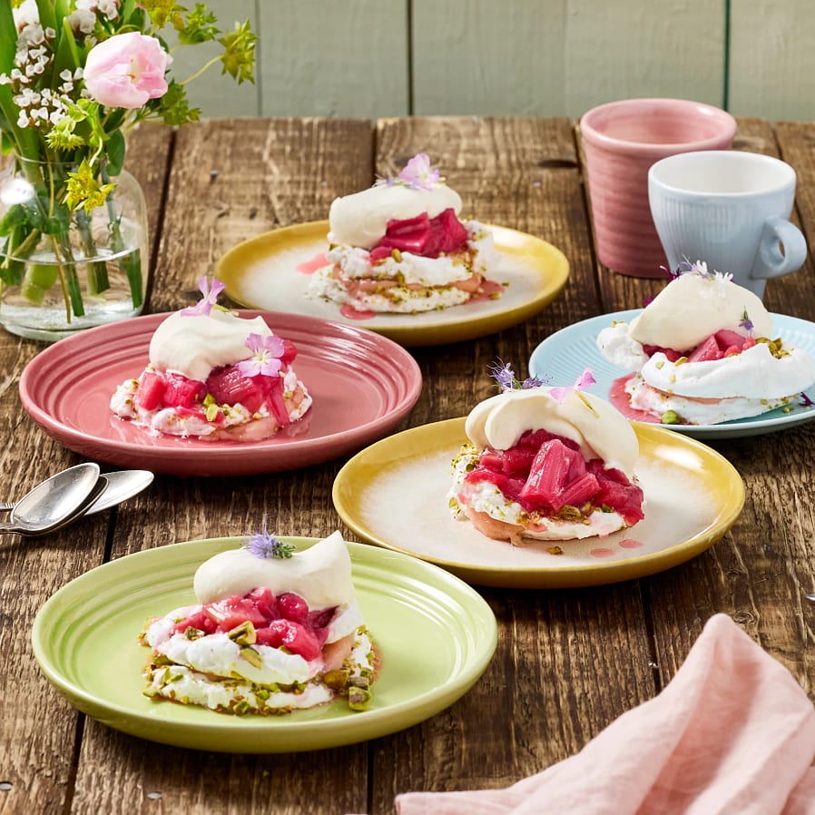Pavlova med rabarber och pistage