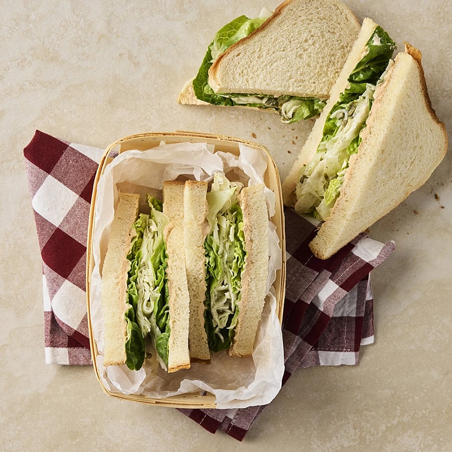 Sandwich med tonfiskpastej och grönsaker