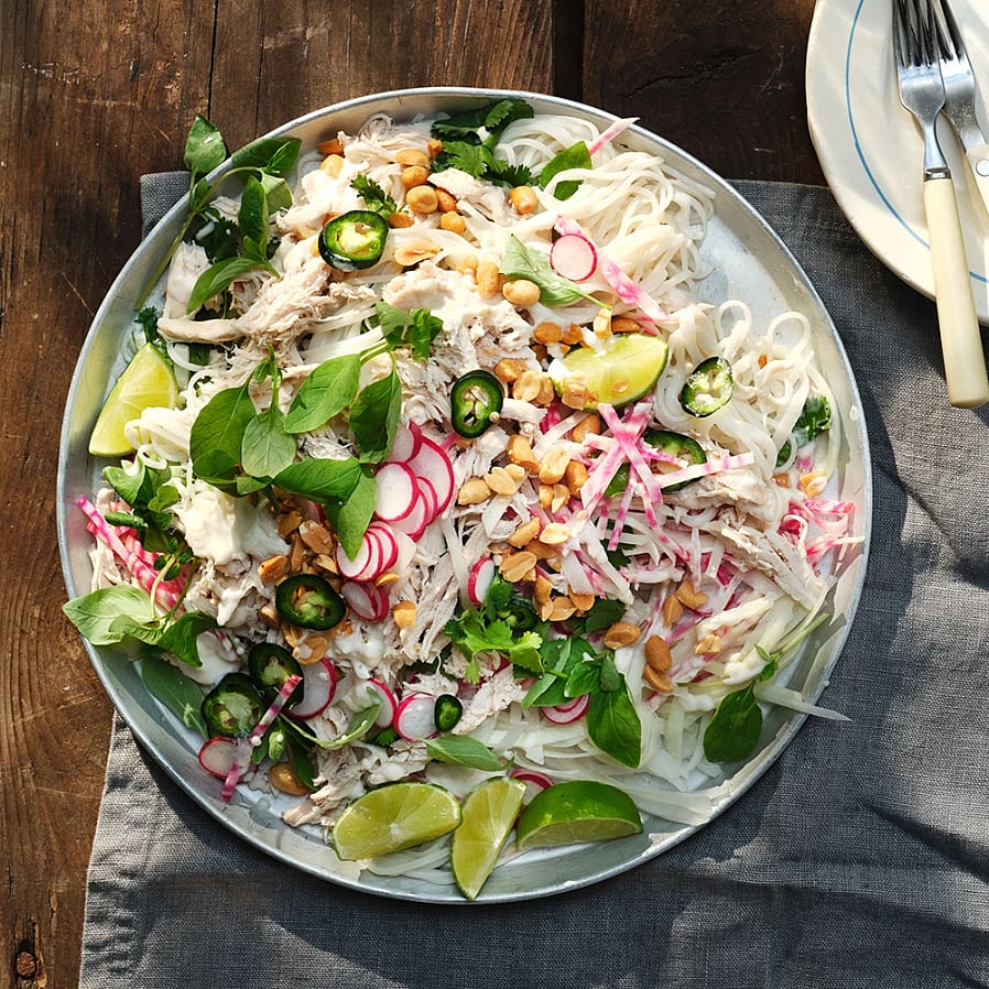 Kycklingsallad med nudlar och kokosdressing