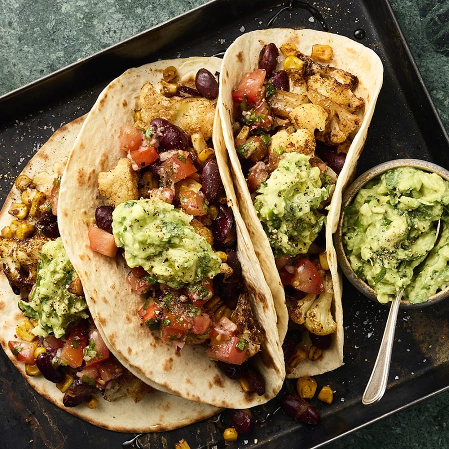 Blomkålstacos med avokado, lime och koriander