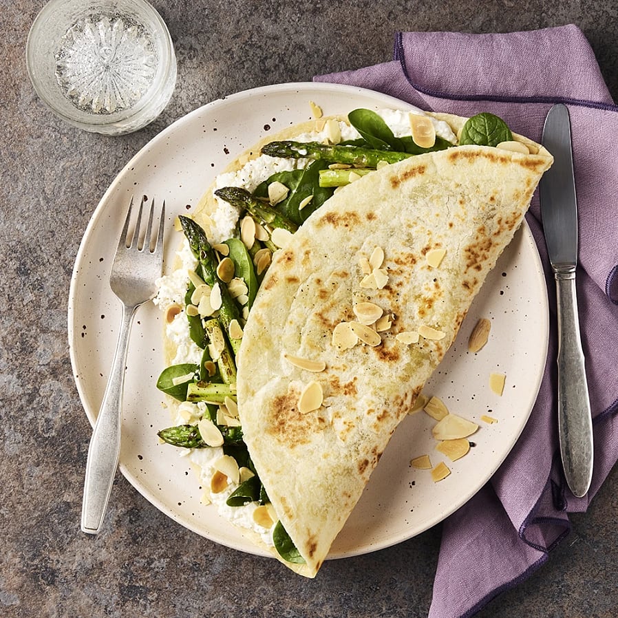 Piadina med sparris, getost och mandel
