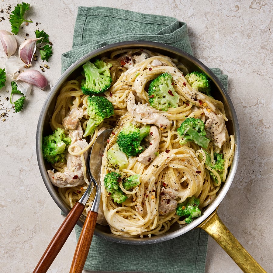 Enkel broccolipasta med kyckling och cream cheese