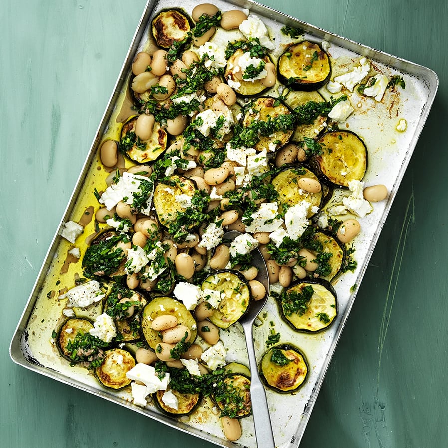 Rostad zucchini med vita bönor och fetaost