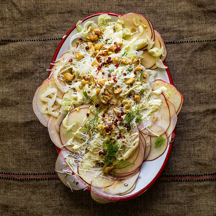 Äppel- och fänkålssallad med rostad mandel