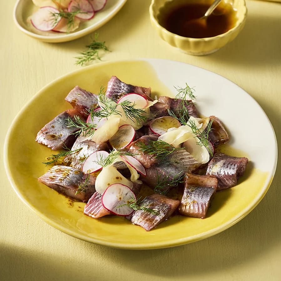 Matjesill med brynt sojasmör och gari